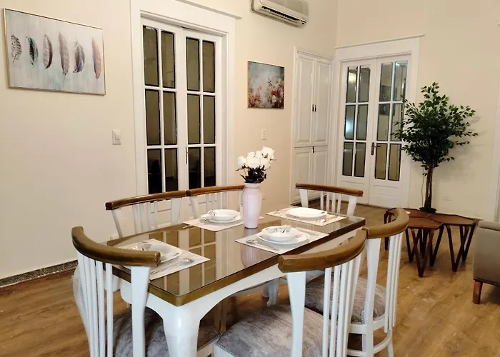 Royal Apartment In Talaat Harb Downtown Cairo